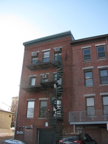 94 Main St, Auburn, ME 04210